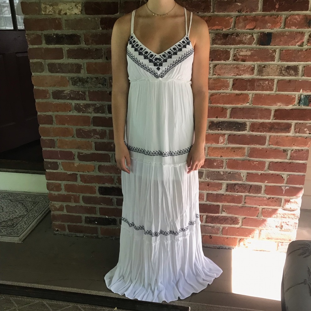 FRANCESCA’S white maxi dress with navy detailing